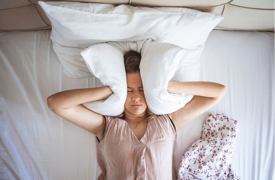 Acouphènes et sommeil : retrouver des nuits plus sereines